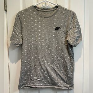 Nike Sportswear Gray Mini Swoosh Allover Print Short Sleeve T-Shirt Men’s Small